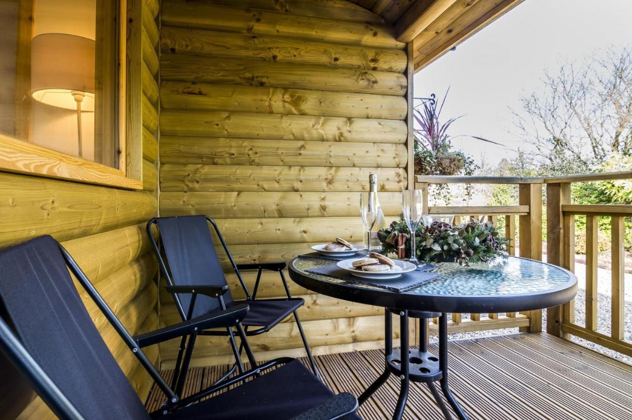 Laurel Lodge - 2 Bedroom Log Cabin - St Florence Saint Florence Exteriör bild