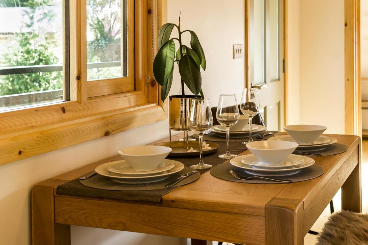 Laurel Lodge - 2 Bedroom Log Cabin - St Florence Saint Florence Exteriör bild